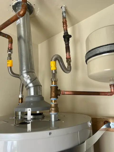 Water heater installation and plumbing repair in Buenna